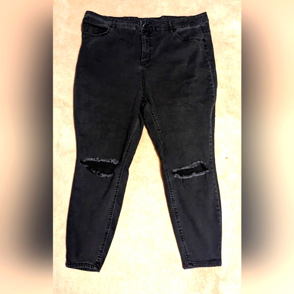 Rue 21 22w black jeans ripped knees
